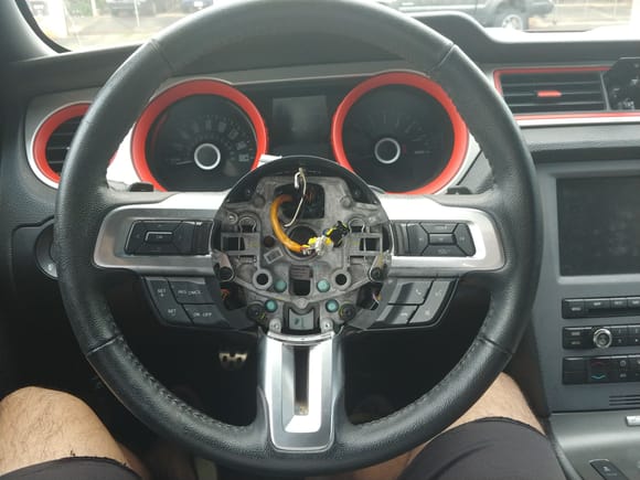 Got a s550 steering wheel and thought why not see if it fits. Well it fits ☺ got the volume buttons to work and also the info buttons to work ☺ kinda working need to eaither figure out how to redo the button configurations.