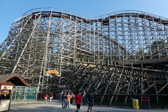 Twister wooden coaster