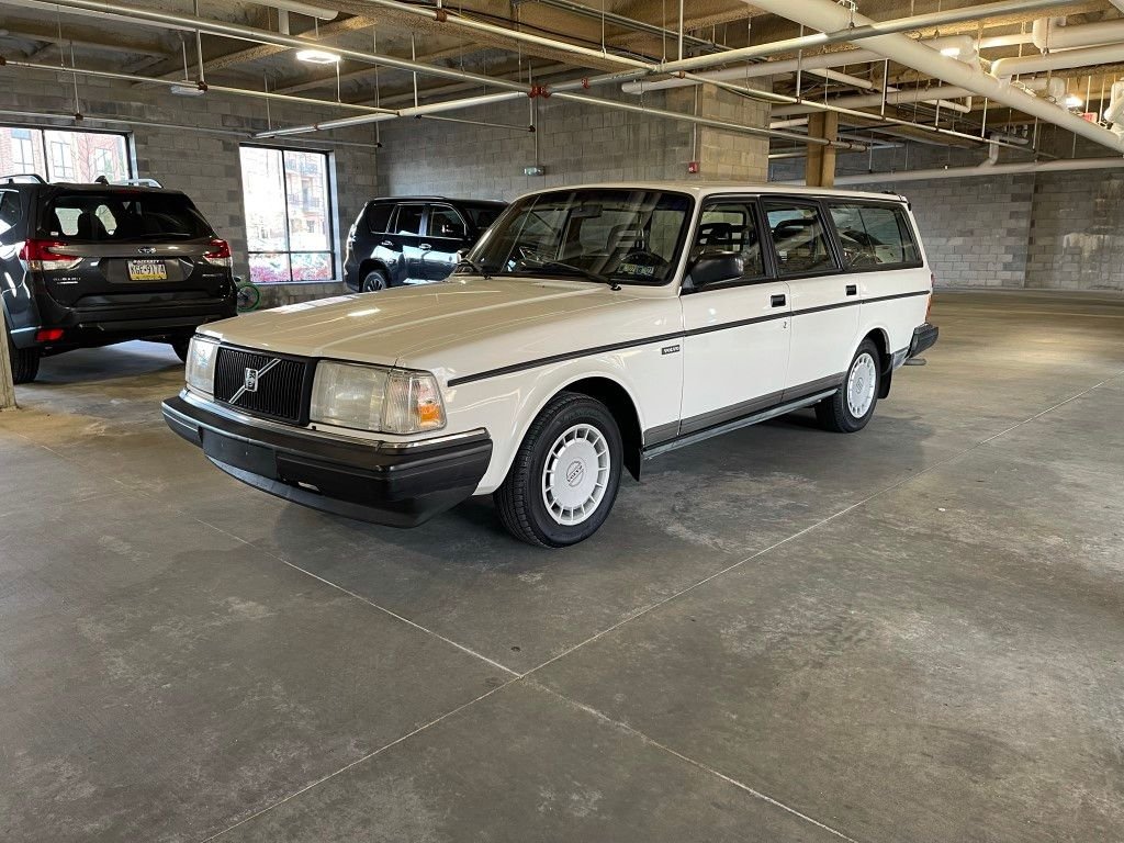 1992 Volvo 240 - 1992 Volvo 240 Wagon *One Owner* *Excellent Condition* - Used - VIN YV1AW8806N1927487 - 4 cyl - 2WD - Automatic - Wagon - White - Exton, PA 19341, United States