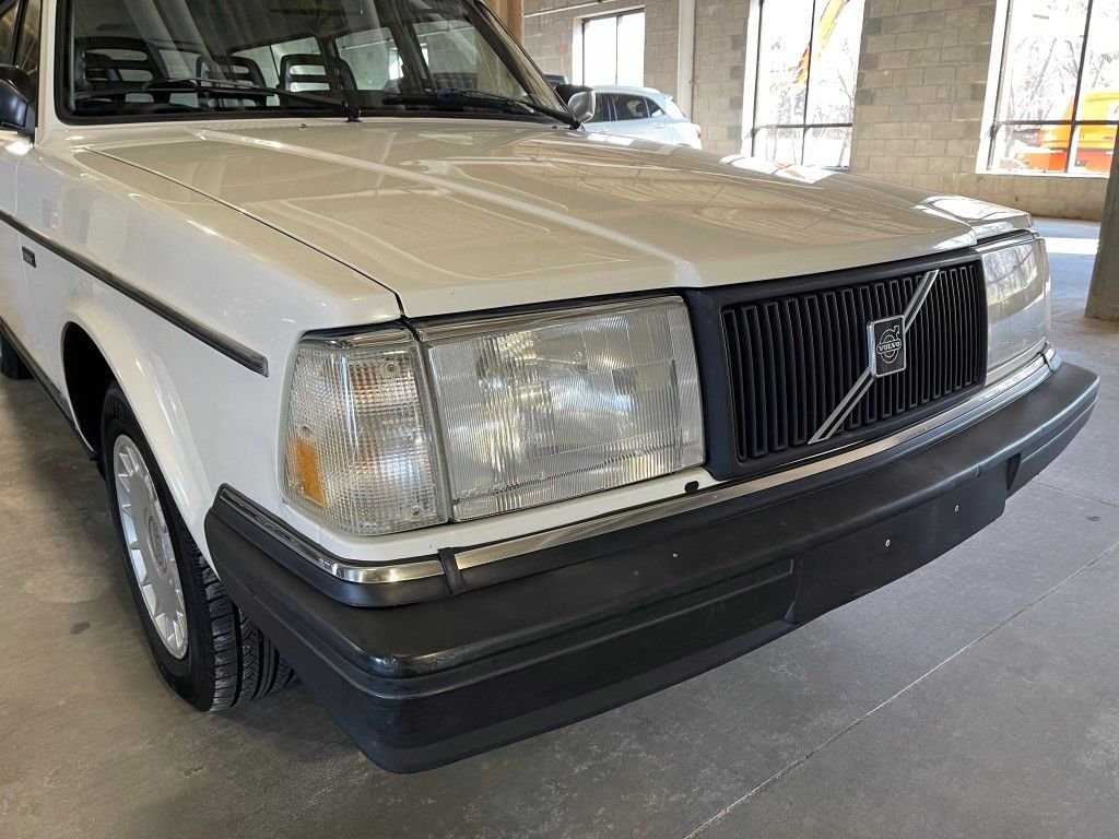 1992 Volvo 240 - 1992 Volvo 240 Wagon *One Owner* *Excellent Condition* - Used - VIN YV1AW8806N1927487 - 4 cyl - 2WD - Automatic - Wagon - White - Exton, PA 19341, United States