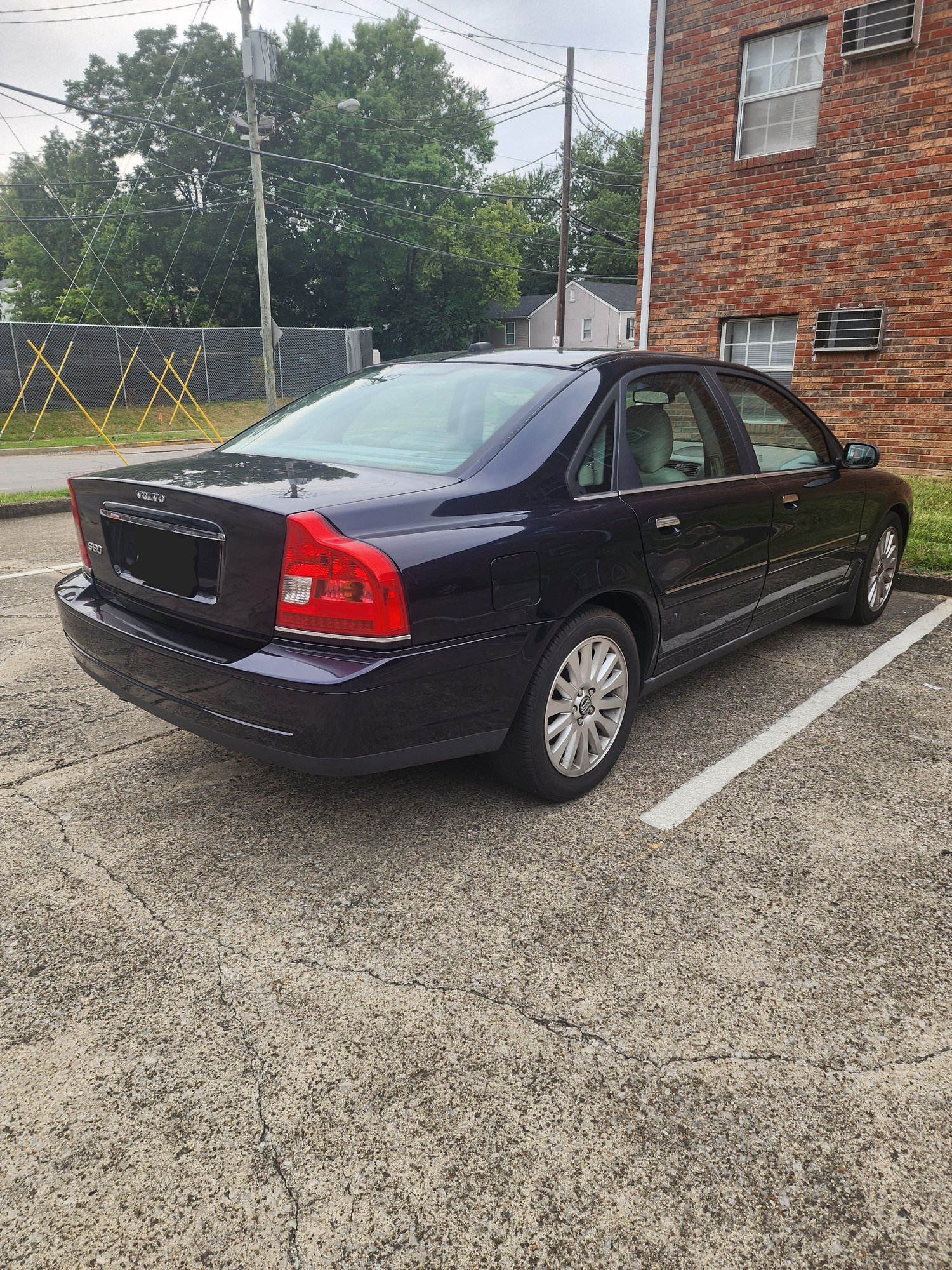 2006 Volvo S80 - 06 Volvo S80 - Good shape, needs fuel pump likely - Used - VIN YV1TS592661439371 - 190,727 Miles - 5 cyl - 2WD - Automatic - Sedan - Blue - Lexington, KY 40508, United States