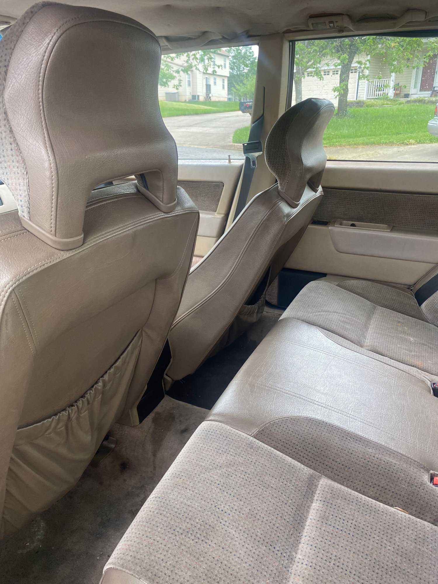 1993 Volvo 850 - 1993 Volvo 850 GLT - Used - VIN YV1LS5502P2091858 - 122,872 Miles - 5 cyl - 2WD - Automatic - Sedan - Gold - Glenn Dale, MD 20706, United States