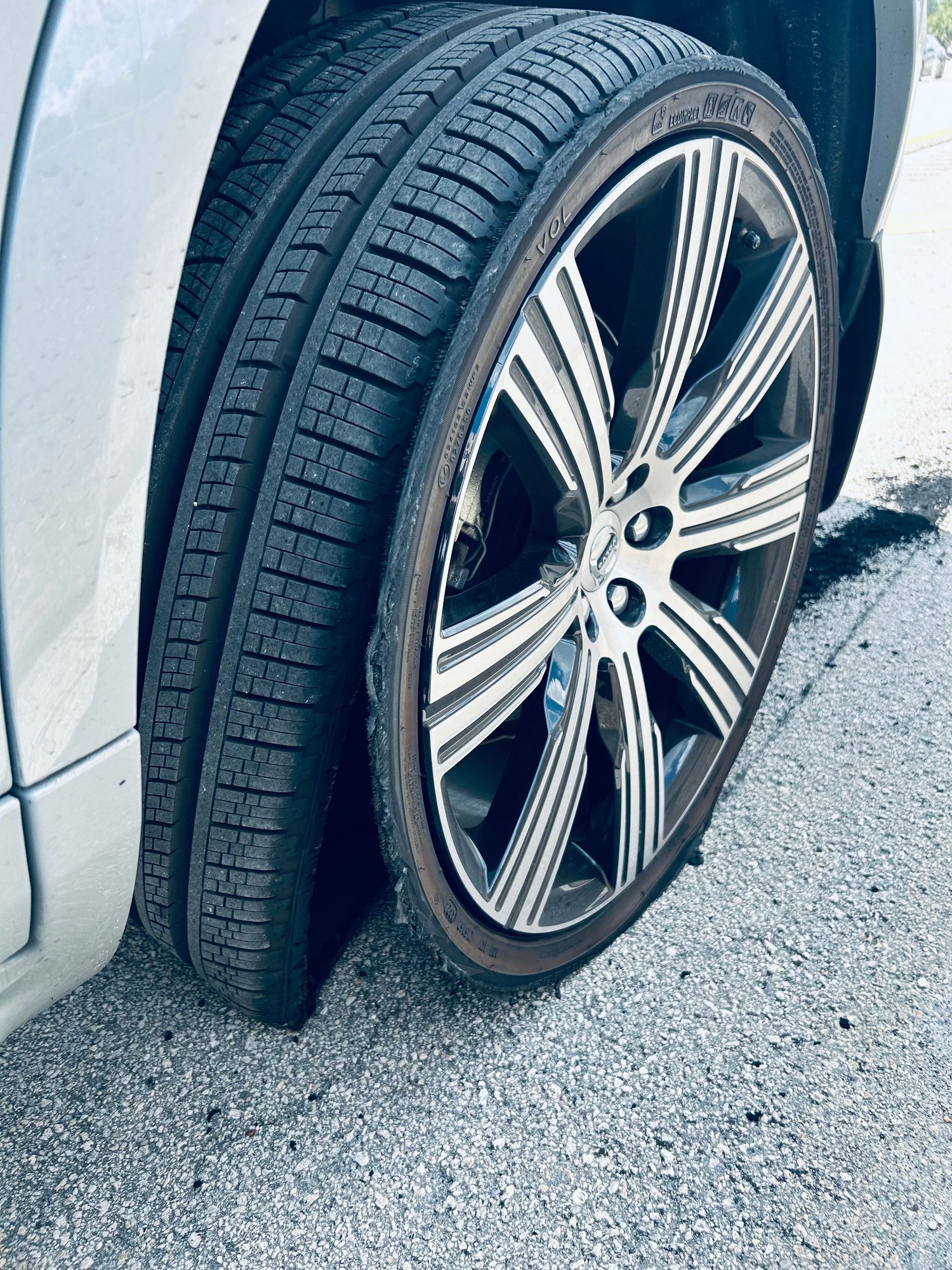Junk Pirelli Scorpion Verde 275/40R/21 blown tire with 5700 miles