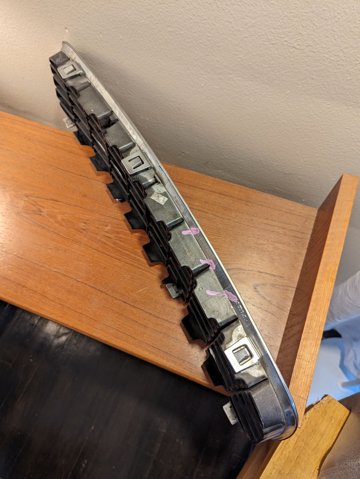 Exterior Body Parts - S60 grille oem - Used - 2001 to 2004 Volvo S60 - Detroit, MI 48238, United States