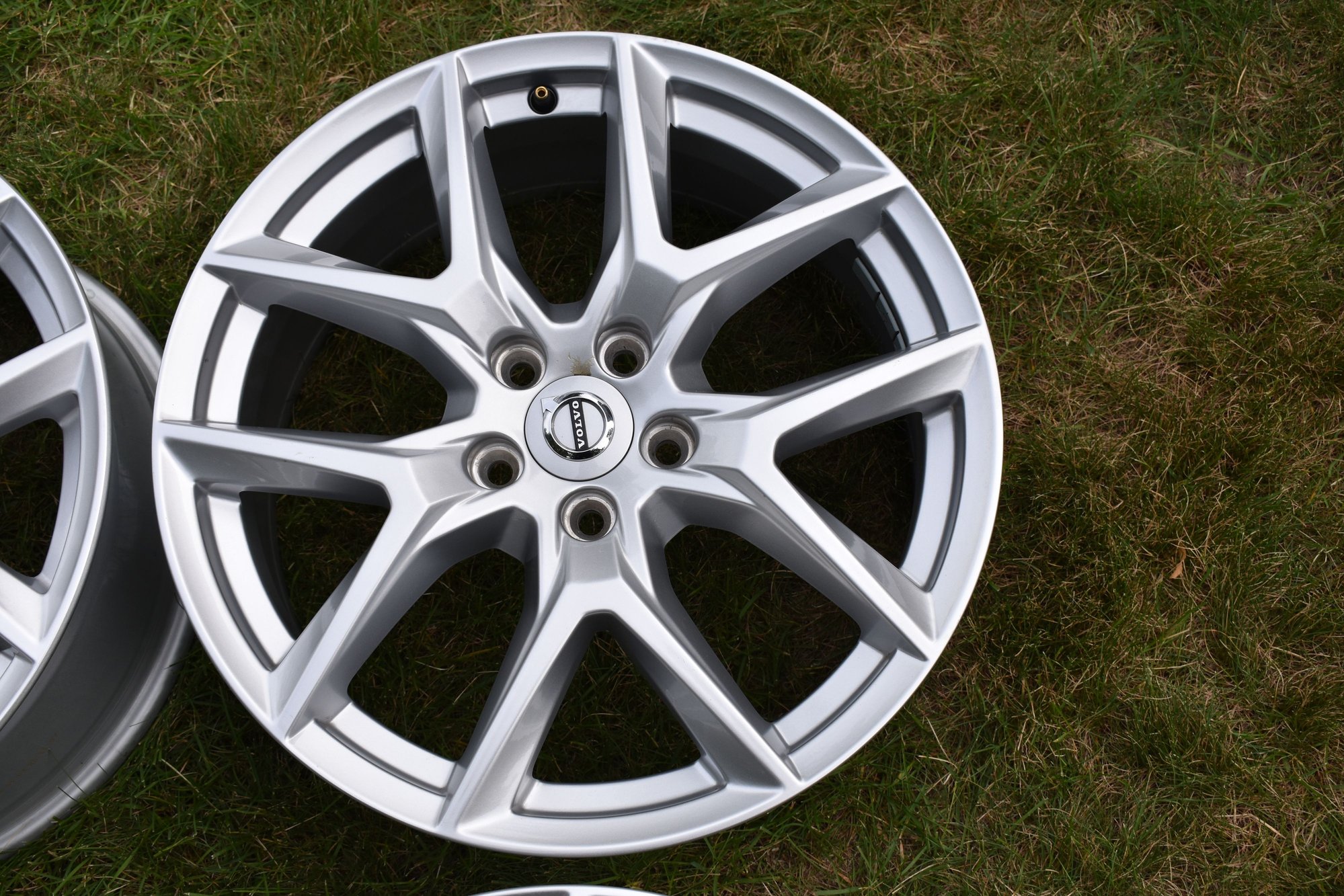 Wheels and Tires/Axles - 2018, 2019 XC60 18X7.5 Alloy Wheels--Excellent Condition - Used - 2018 to 2019 Volvo XC60 - Atkinson, NH 03811, United States