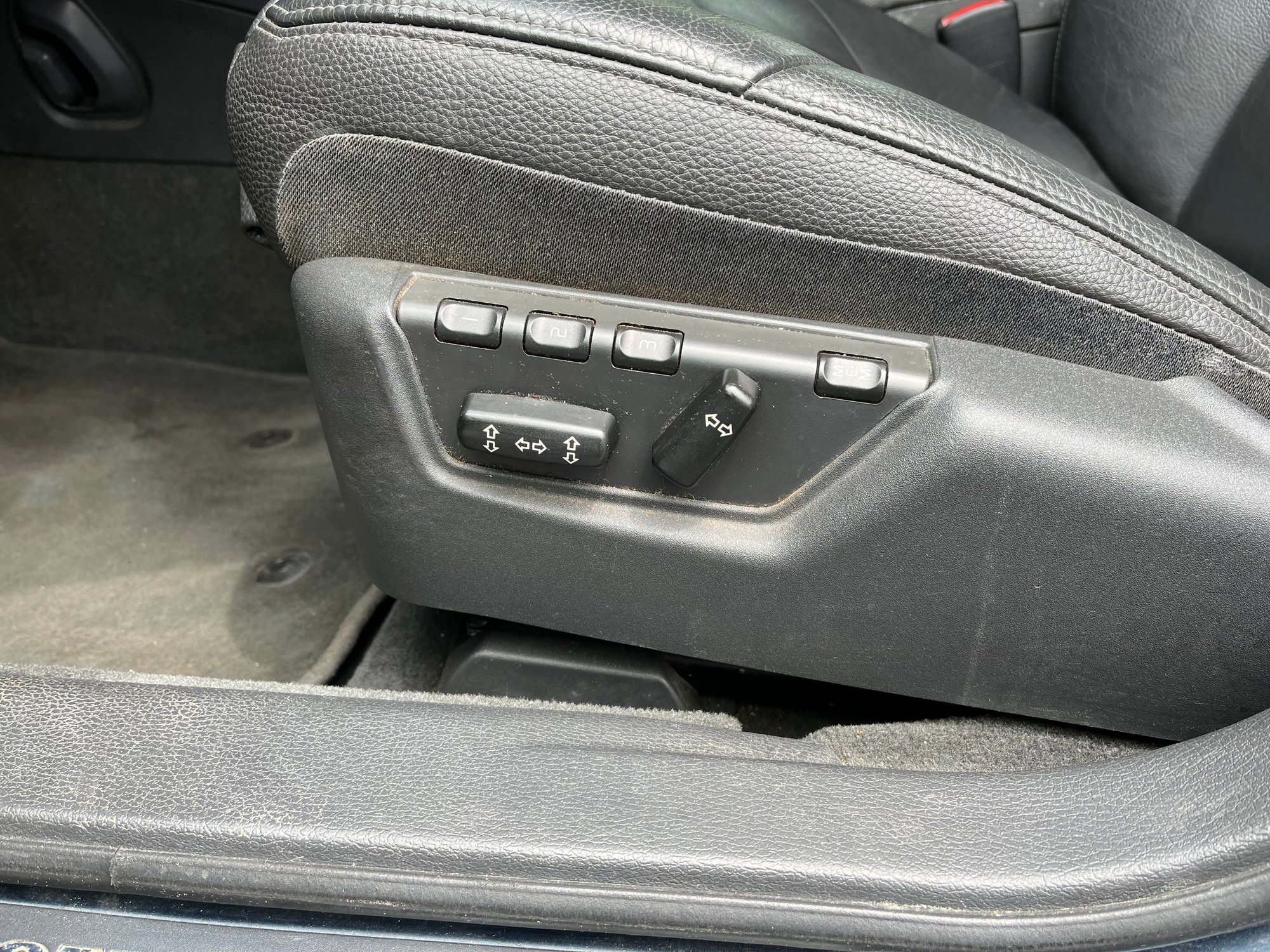 2005 Volvo V70 - Rare 2.4 5 Speed Manual! No accidents, highway miles - Used - VIN YV1SW612052488561 - 218,131 Miles - 5 cyl - 2WD - Manual - Wagon - Blue - Greenville, SC 29601, United States