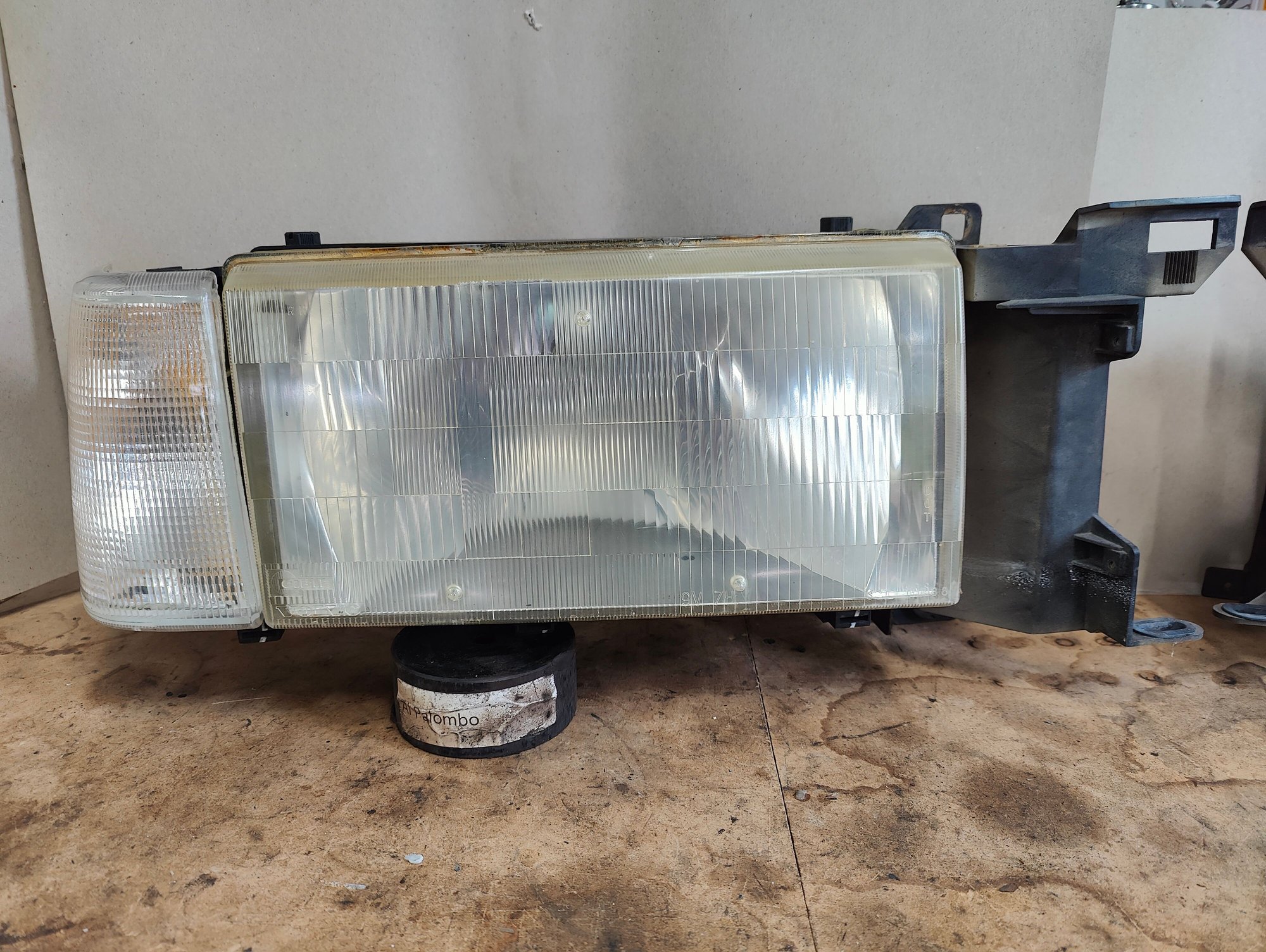 Lights - 740/940 headlight set - Used - 1992 to 1994 Volvo 940 - Broad Brook, CT 06016, United States