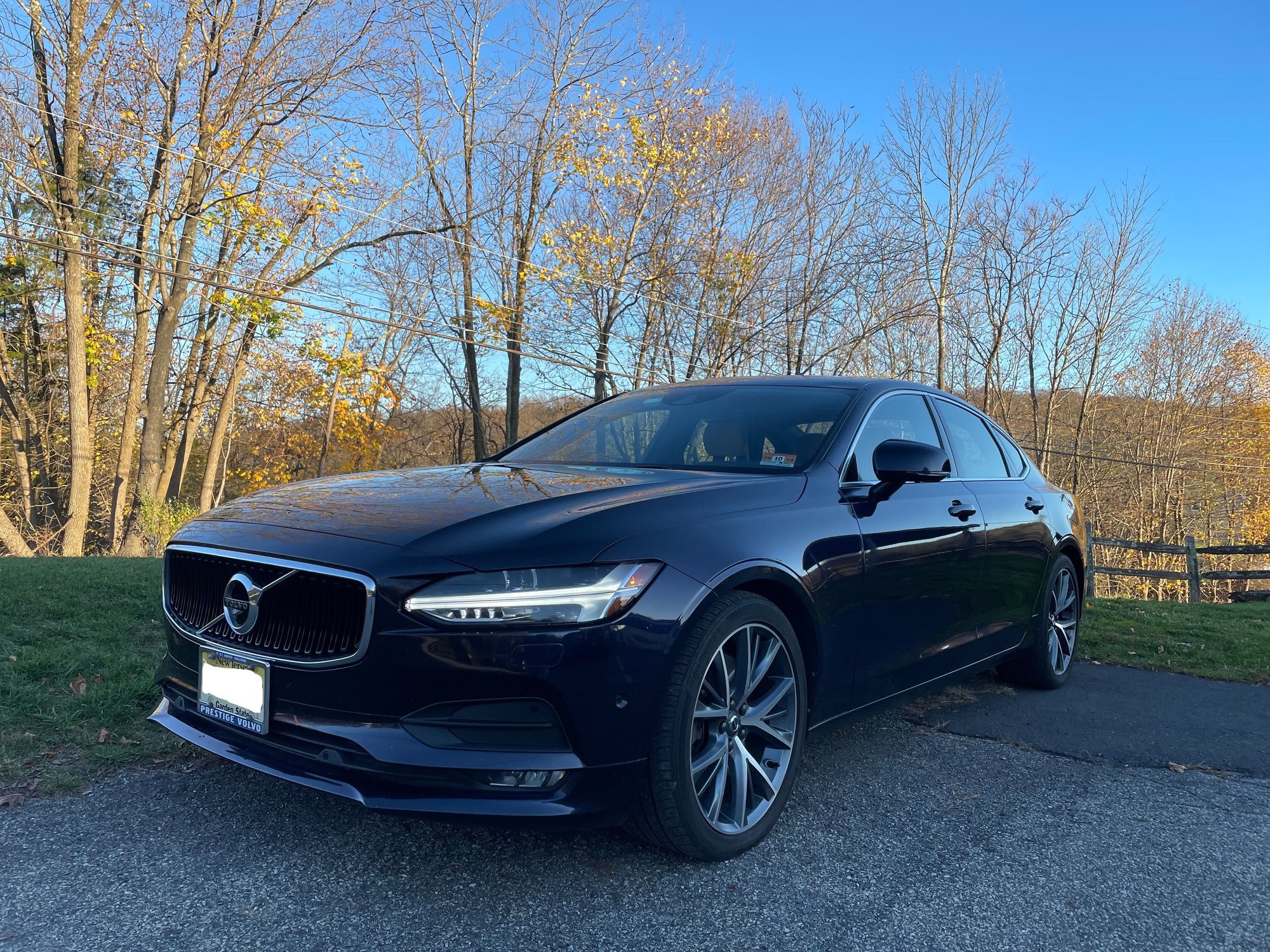 2017 Volvo S90 - 2017 Blue S90 T6 Momentum - Used - VIN YV1A22MKXH1005941 - 120,000 Miles - 4 cyl - AWD - Automatic - Sedan - Blue - Sparta, NJ 07871, United States