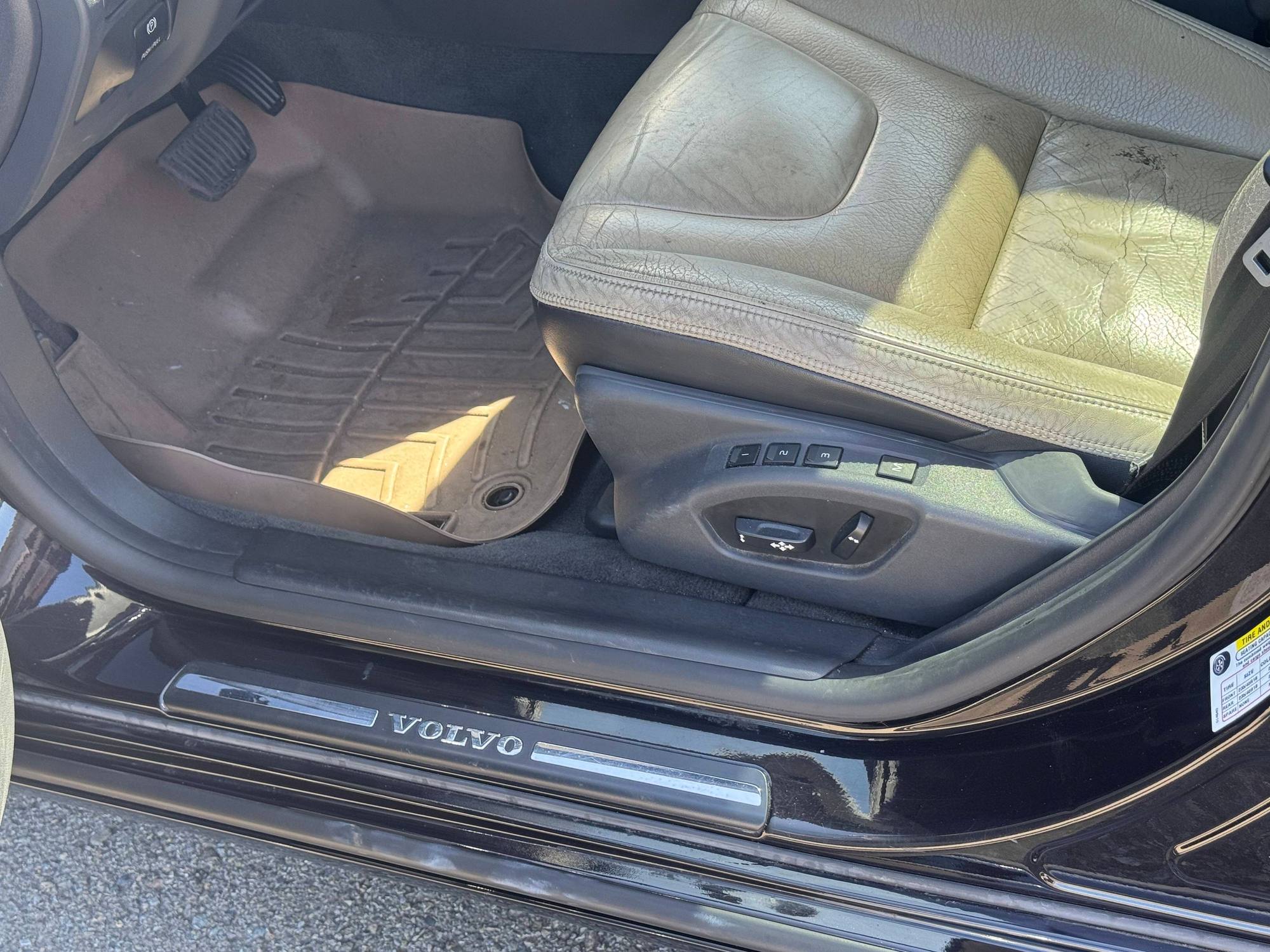 2011 Volvo S60 - 2011 Volvo S60 T6 - Used - VIN YV1902FH3B2014640 - 85,000 Miles - 6 cyl - AWD - Automatic - Sedan - Black - San Francisco, CA 94127, United States