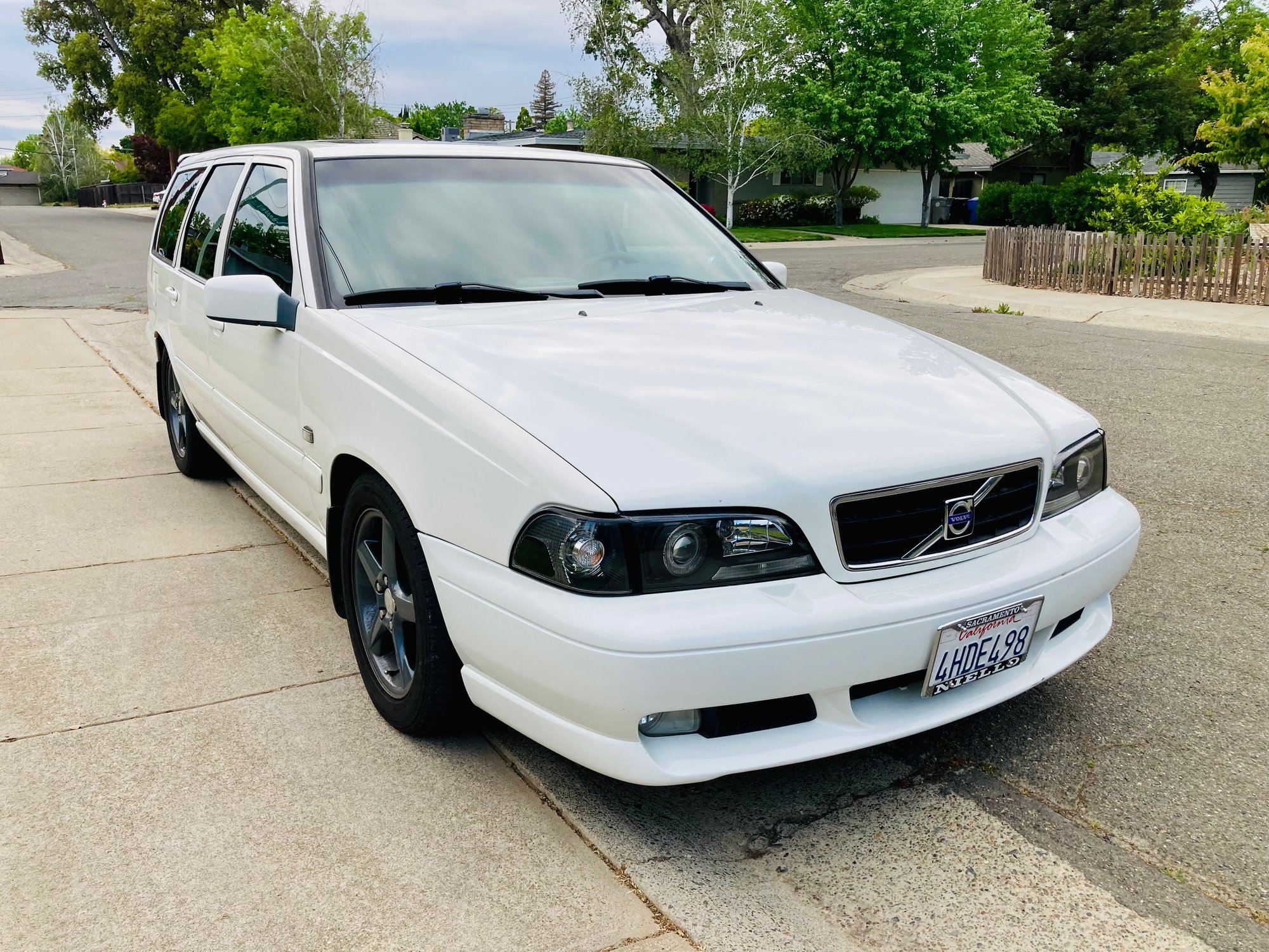 2000 Volvo V70 - 2000 VOLVO V70 V70R GLT AUTO TURBO CLEAN special interior - Used - VIN YV1LW56D4Y2637129 - 164,200 Miles - 5 cyl - 2WD - Automatic - Wagon - White - Sacramento, CA 95832, United States