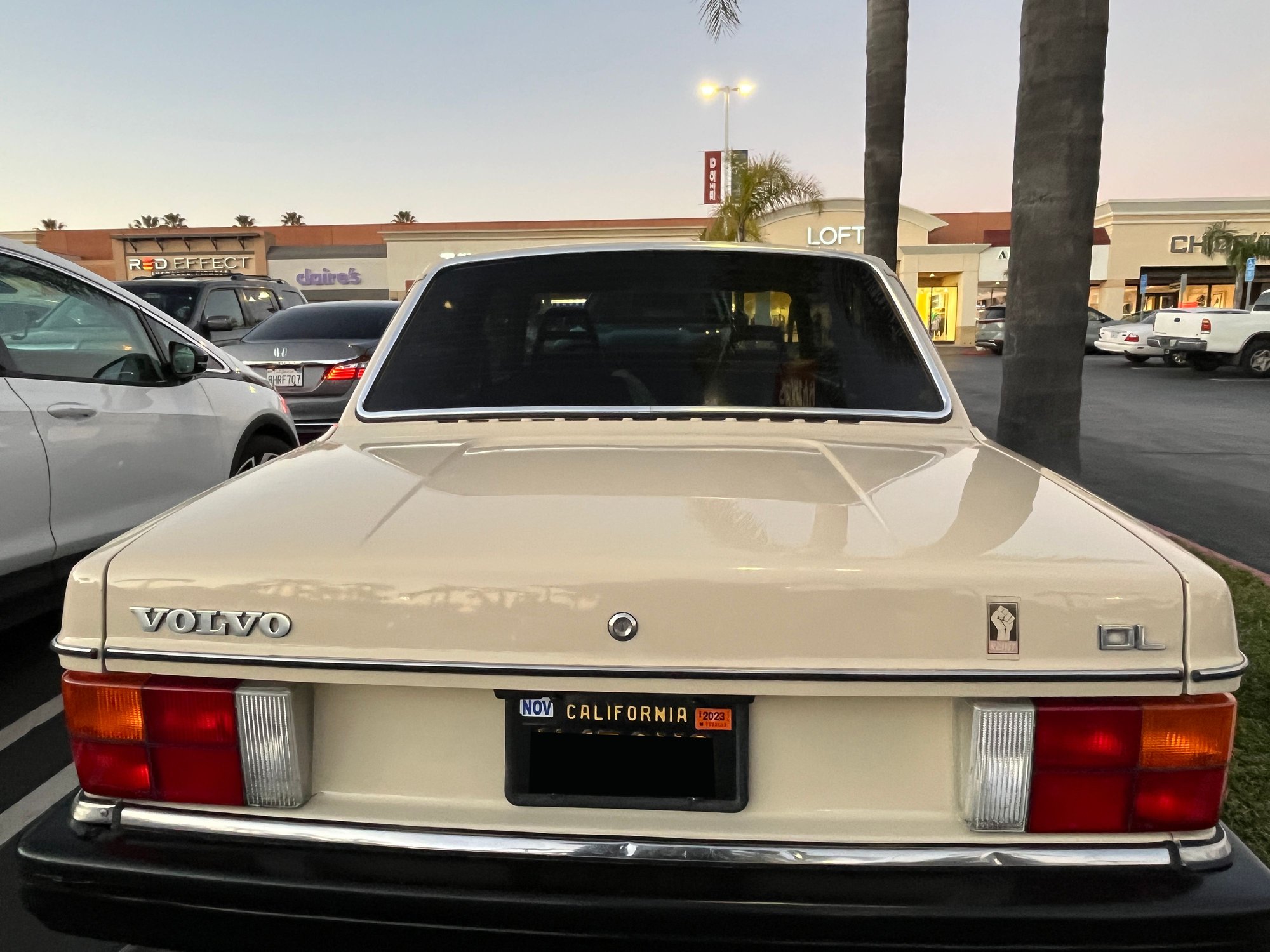 1983 Volvo 242 - Beige and Brown Volvo 242 DL. - Used - VIN YV1AX8828D2235383 - 217,345 Miles - 4 cyl - 2WD - Manual - Coupe - Beige - Santa Ana, CA 92701, United States
