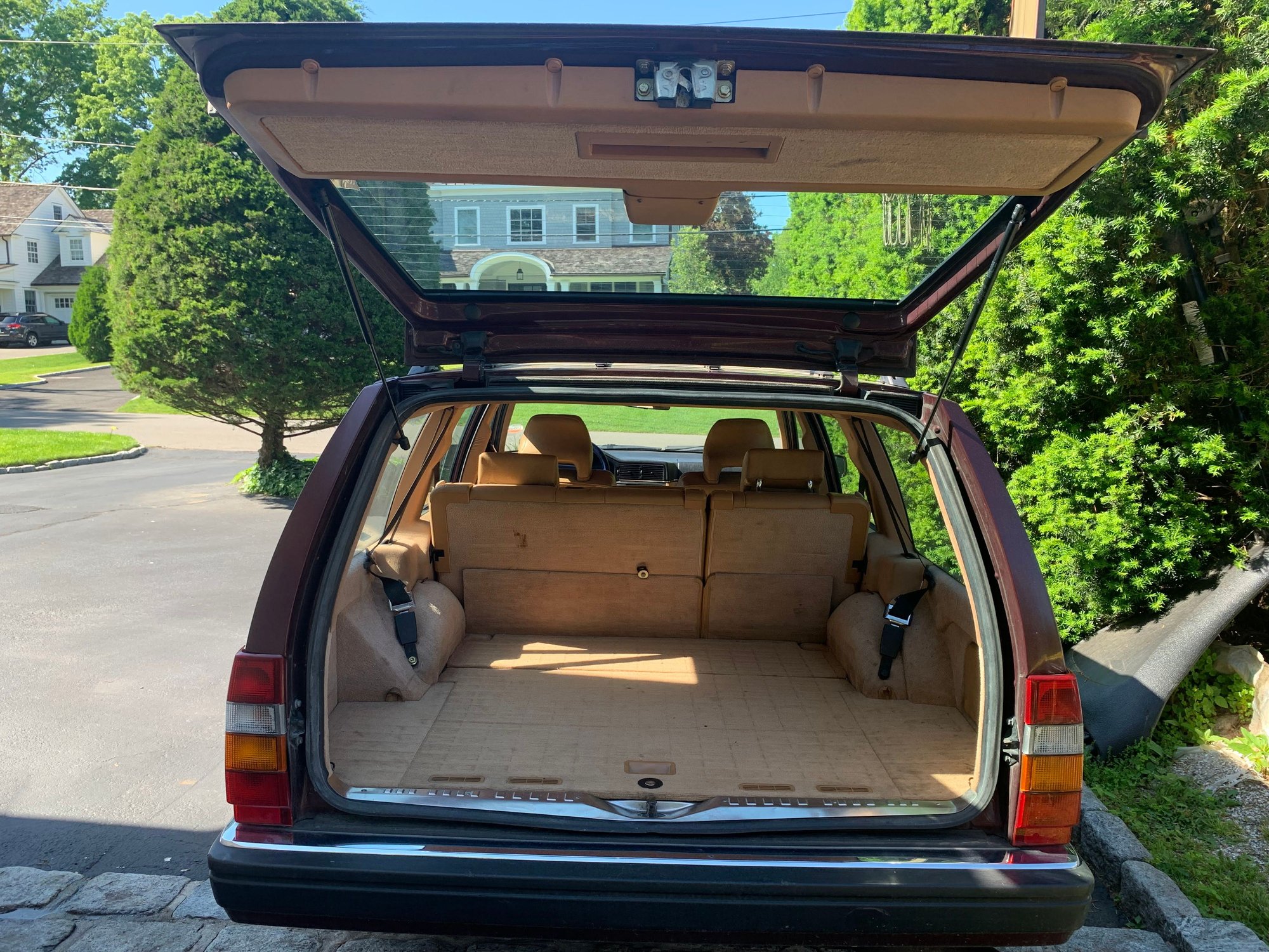 1993 Volvo 960 - Volvo 1993 960 Station Wagon - OBO - Used - VIN YV1KW9501P0012859 - 166,214 Miles - 6 cyl - 2WD - Automatic - Wagon - Red - Riverside, CT 06878, United States