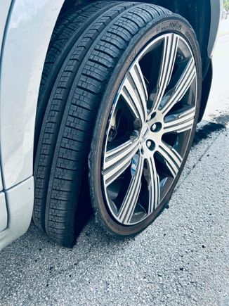 Junk Pirelli Scorpion Verde 275/40R/21 blown tire with 5700 miles