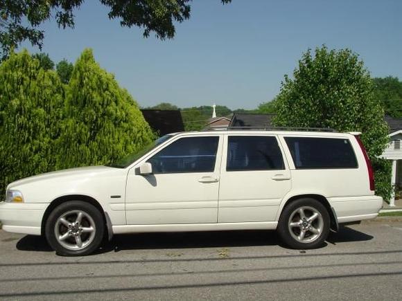 Cindy's 1998 V70 AWD
"Lucy"