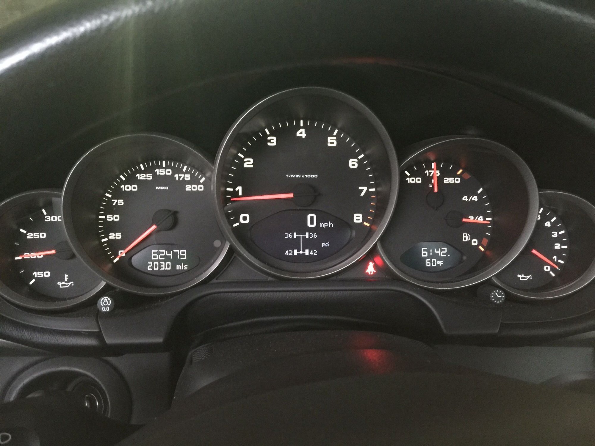 997 Oil Gauge Pressure and .5 bar in idle Porsche