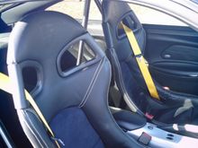 GT3 style seats w/crest and yellow stitching, speed yellow belts, Porsche tequipment roll bar