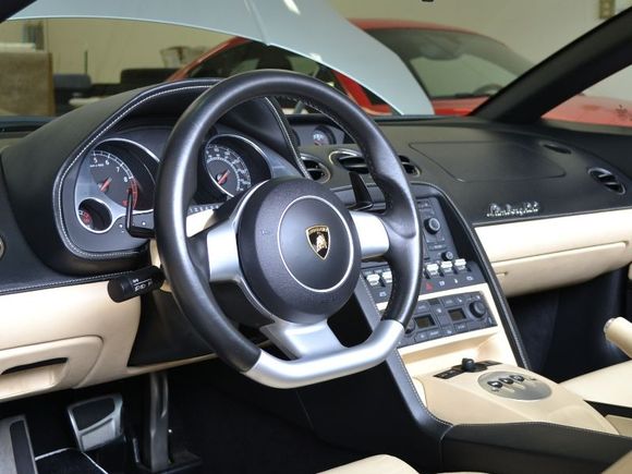 Before:
2008 Gallardo OE steering wheel