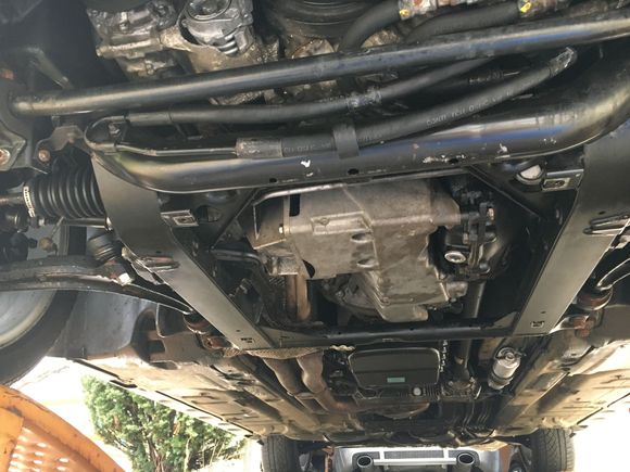 Very clean under-carriage. No leaks.
