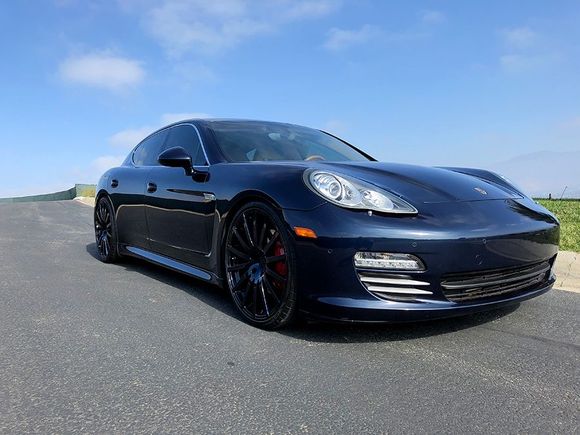 2011 4S with dark metallic blue powder coated 22" rims named "Medusa." 