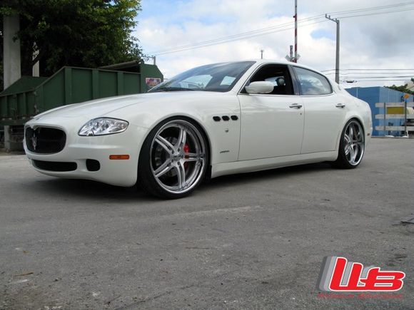 Vossen VVS078 in 22" with KW coilovers