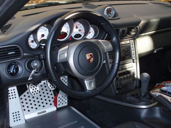 Interior... rennline pedal kit, boards, gas extension, GT3 shift knob, silver main gauge cluster w/black sport chrono.....