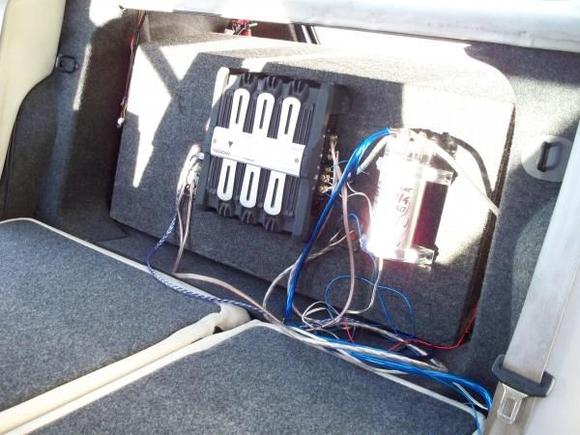 1000 Watt Kenwood amp and a .5 Farad Capacitor