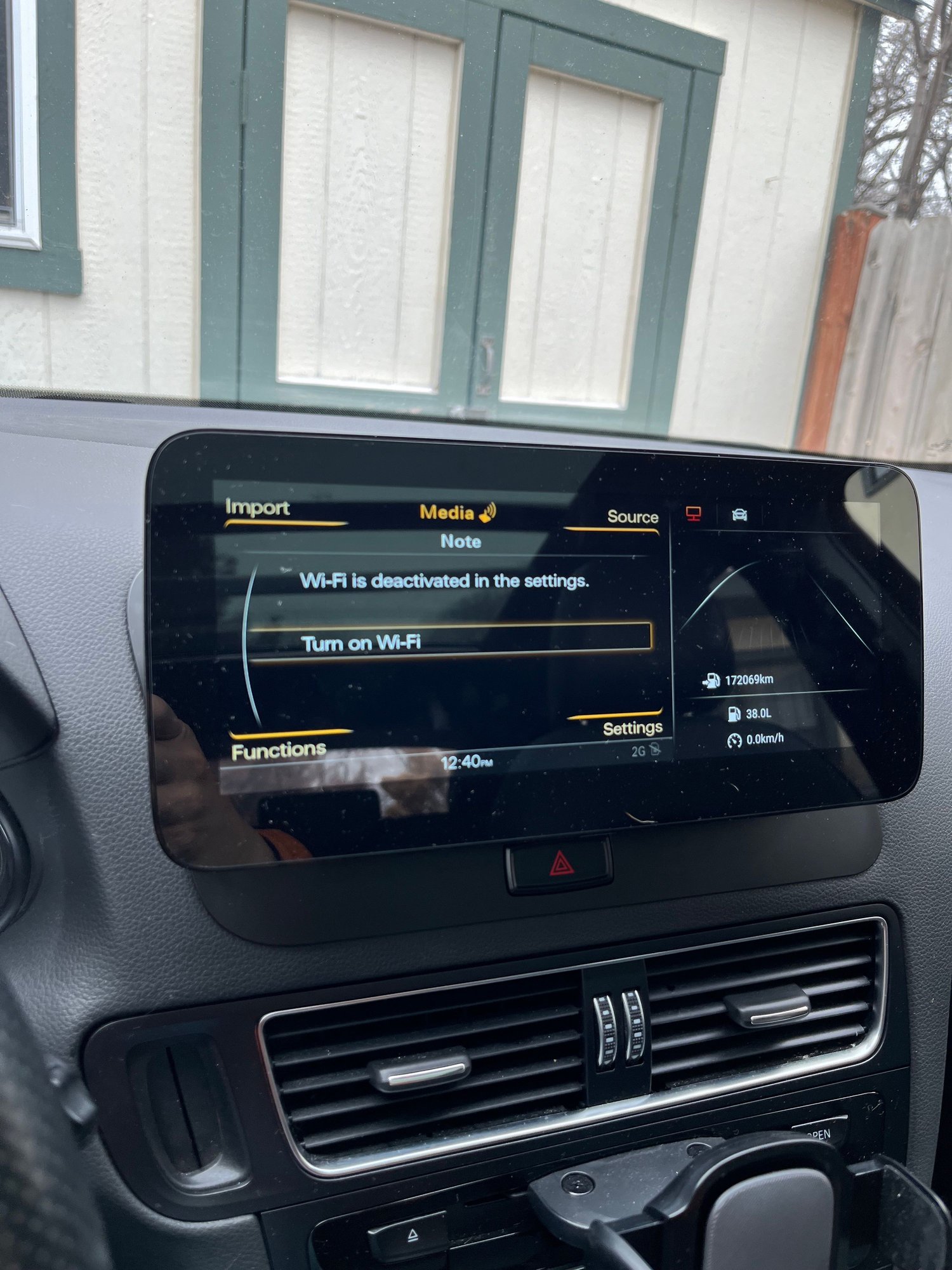 Aftermarket Head Unit keeps switching media source from AUX to WIFI