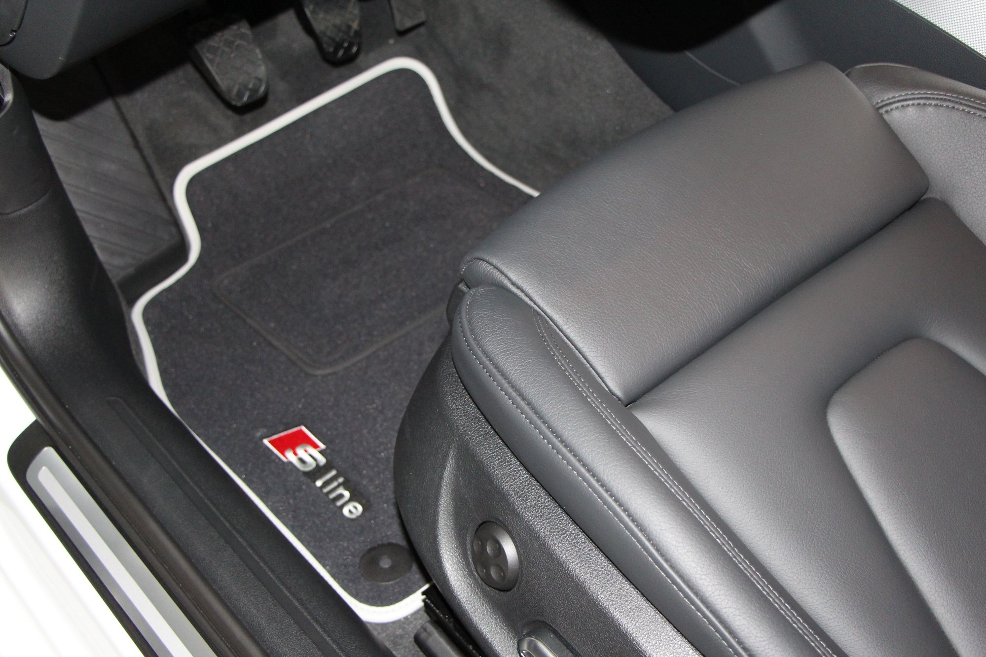 luxury Audi A4 B7 car mats