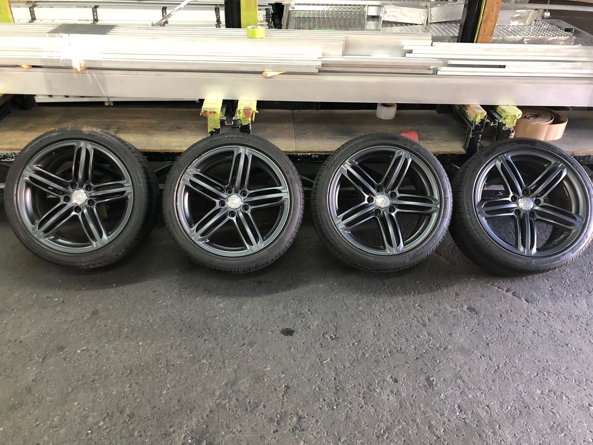 Audi Q7 FS in BC Audi Q7 peelers 21" custom powdercoated anodic black