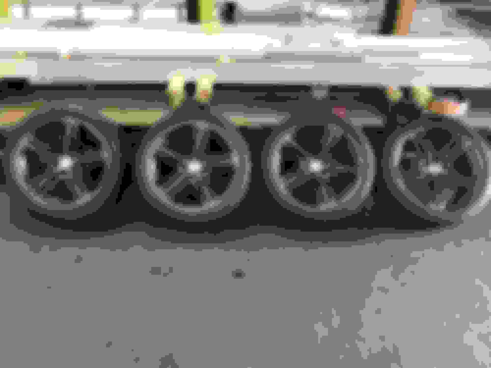 Audi Q7 FS in BC Audi Q7 peelers 21" custom powdercoated anodic black