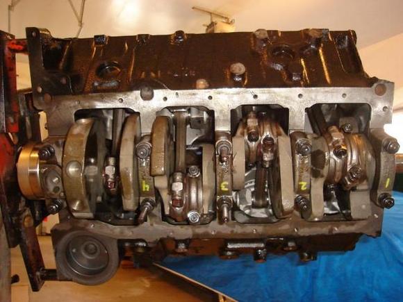 Stock crank, polished, with ARP main studs, Scat forged rods with ARP studs