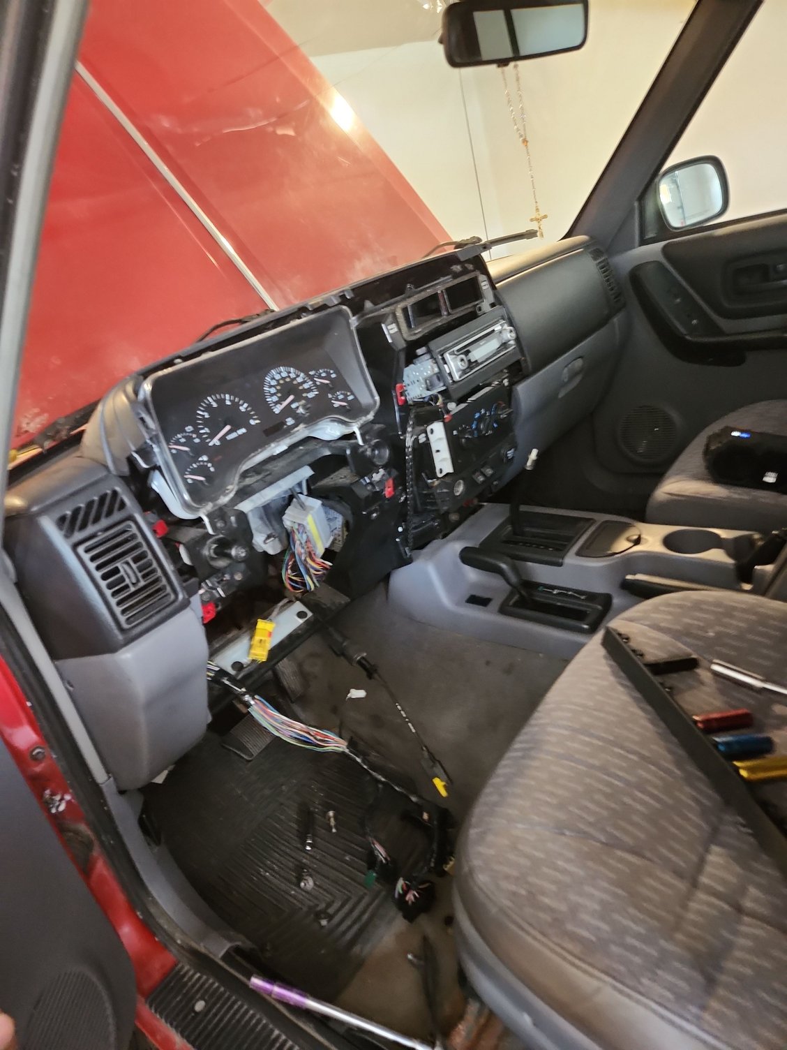 Vacuum line was toasted so makes sense why no vent control, i got all the lines in the engine bay replaced with silicon but cant find a pic so youll just have to believe me