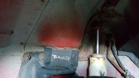 Comes with TERAFLEX spacer leveling kit (driver side)