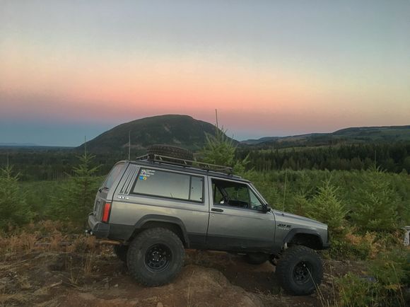 Came out to swap a tie rod on my buddies XJ after a stump took his out. finished just at nightfall