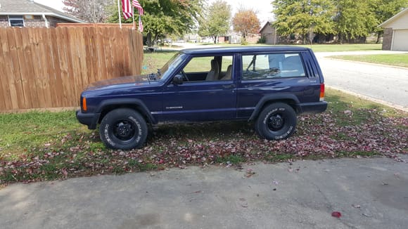 Couldnt resist 99 4.0 4x4 auto 4spd... daily driver to help roate with the camanche!