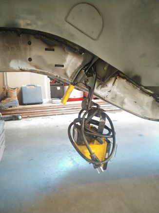 So much damn welding. About 70% done, then it'll be a shit load of grinding to make it all look pretty. Definitely feels way stiffer tho. Also I didn't get a pic of it but I don't like the top edge of the IRO center stiffener as it would need to be welded to super thin floor pans. Going to cut it back and finish the top weld at the "frame" 