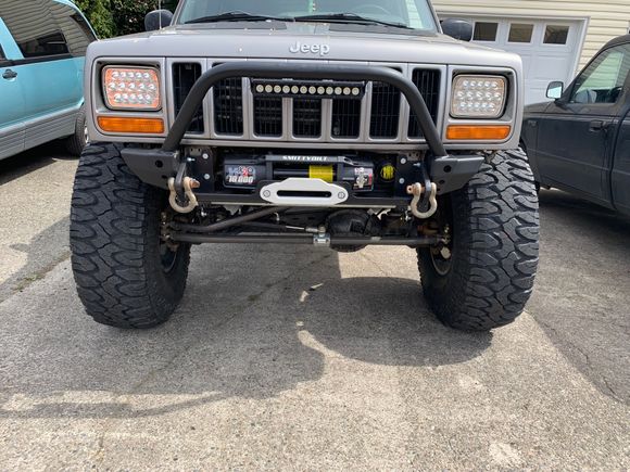 SReillyH added Ares Fab stubby bumper ends and a hoop to his BadDadFab Winch Mount. 