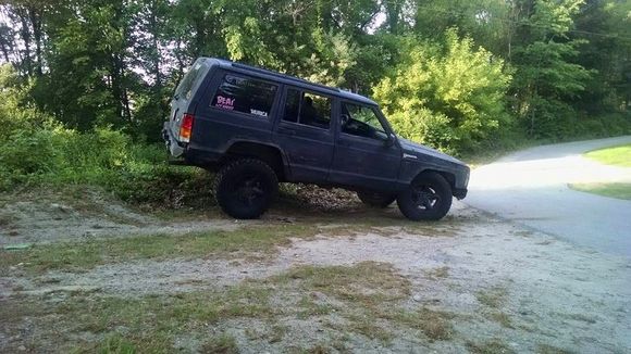 hide yo curbs, hide yo rocks, hide your stumps, hide yo loading ramps, cuz these Jeeps are tryina flex on everythang