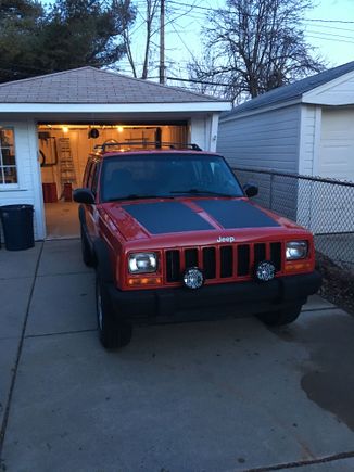 The vinyls on the hood.