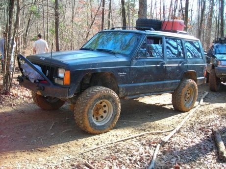 Another Cherokee we ran into on the trail. Took the pic for fender trimming reasons (ideas). He did a good job with his.