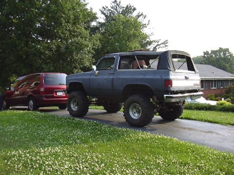 My old blazer - 6" lift, rear shackle flip, 2" body, 14 bolt rear w/ detroit locker, 10 bolt front, 4.10 gears, 38.5" swampers, many many many upgrades