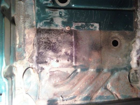 Few months later i couldnt stand that mold smell anymore so i pulled the carpet up..... found a surprise!!! (this was me testing out the rust converter)