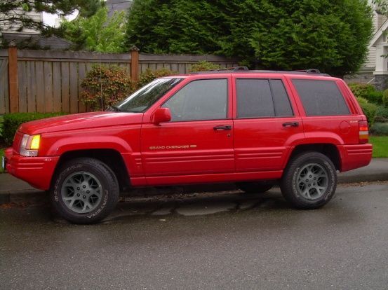 This is a Photoshopped image of my Jeep if i were to Powder coat the stock wheels.