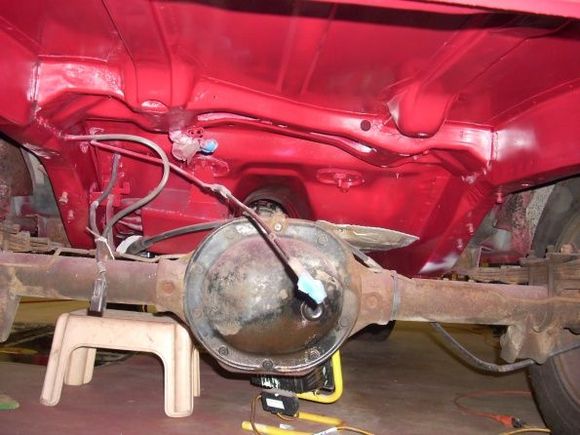 1998 Cherokee
Painted the whole underbody while everything was out. Rear axel will be swapped out with 44,000 mile axel after the 1997 Grand Cherokee disk brakes are installed. Also installed Treks upper shock bar pin eliminators. Not shown. The Treks were kind of cheesy if you ask me...