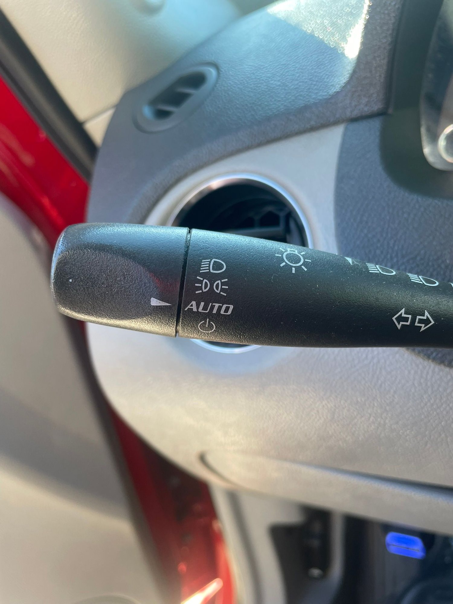 This is the default setting of the light switch. The dash lights should dim or brighten based on ambient light.