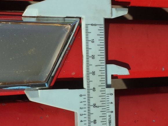 Front grille emblem chrome at 43 mm