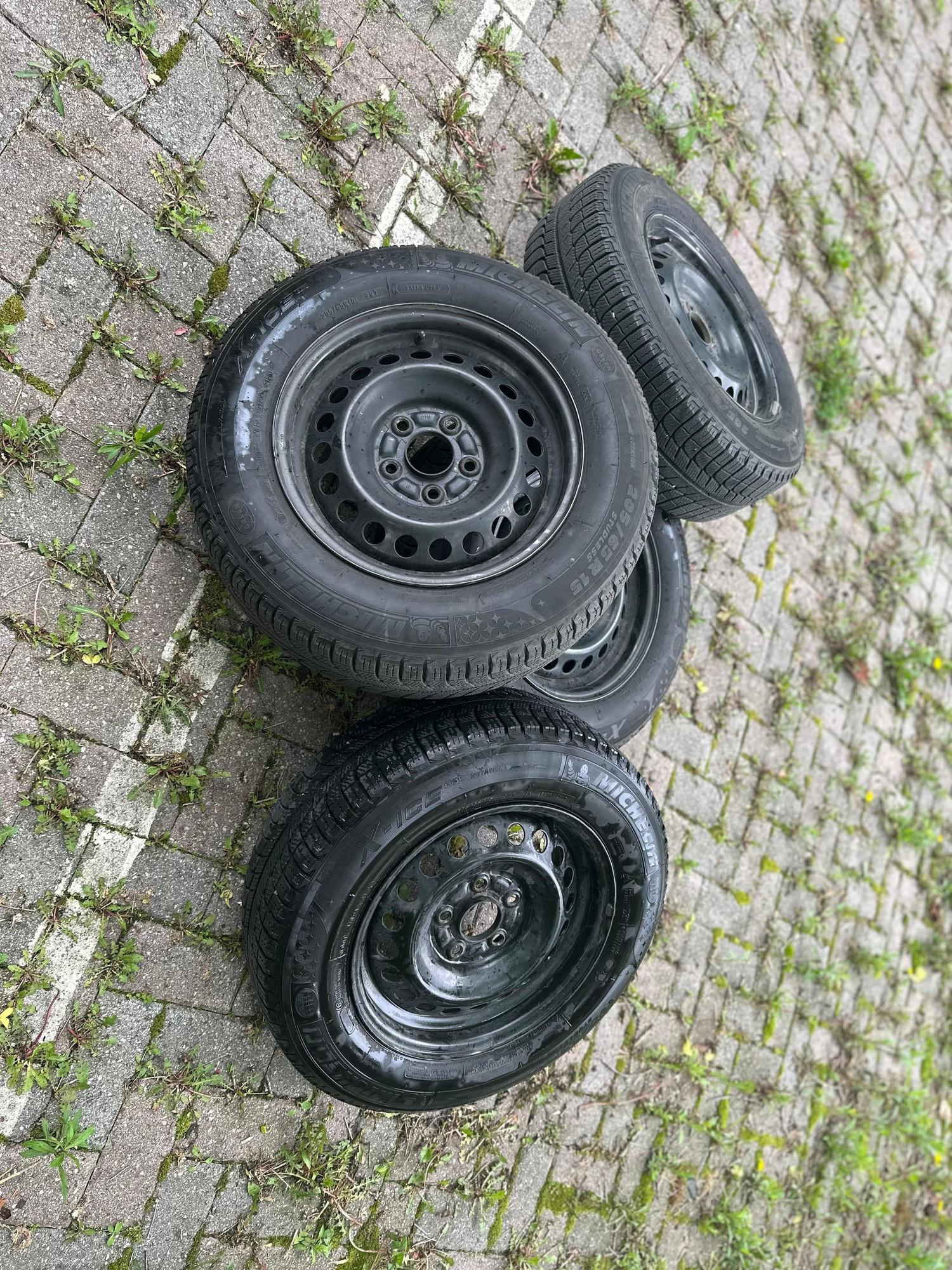 Wheels and Tires/Axles - Michelin Winter Tires on Rims – 205/65R15 – Great condition - Used - All Years  All Models - North York, ON M2N7M2, Canada