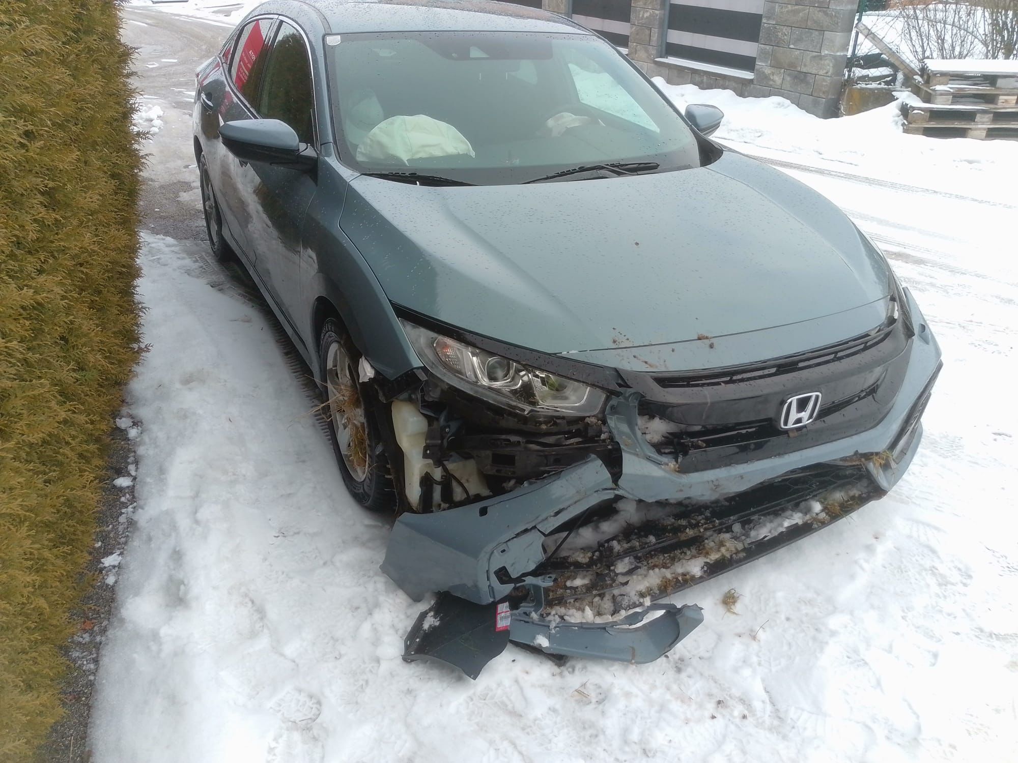2018 Honda Civic - Crashed Honda Civic 2018 1.0 lieter Vtec - Used - VIN SHHFK6860HU017615 - 3 cyl - 2WD - Automatic - Hatchback - Gray - Pichel Bei Wels, Austria
