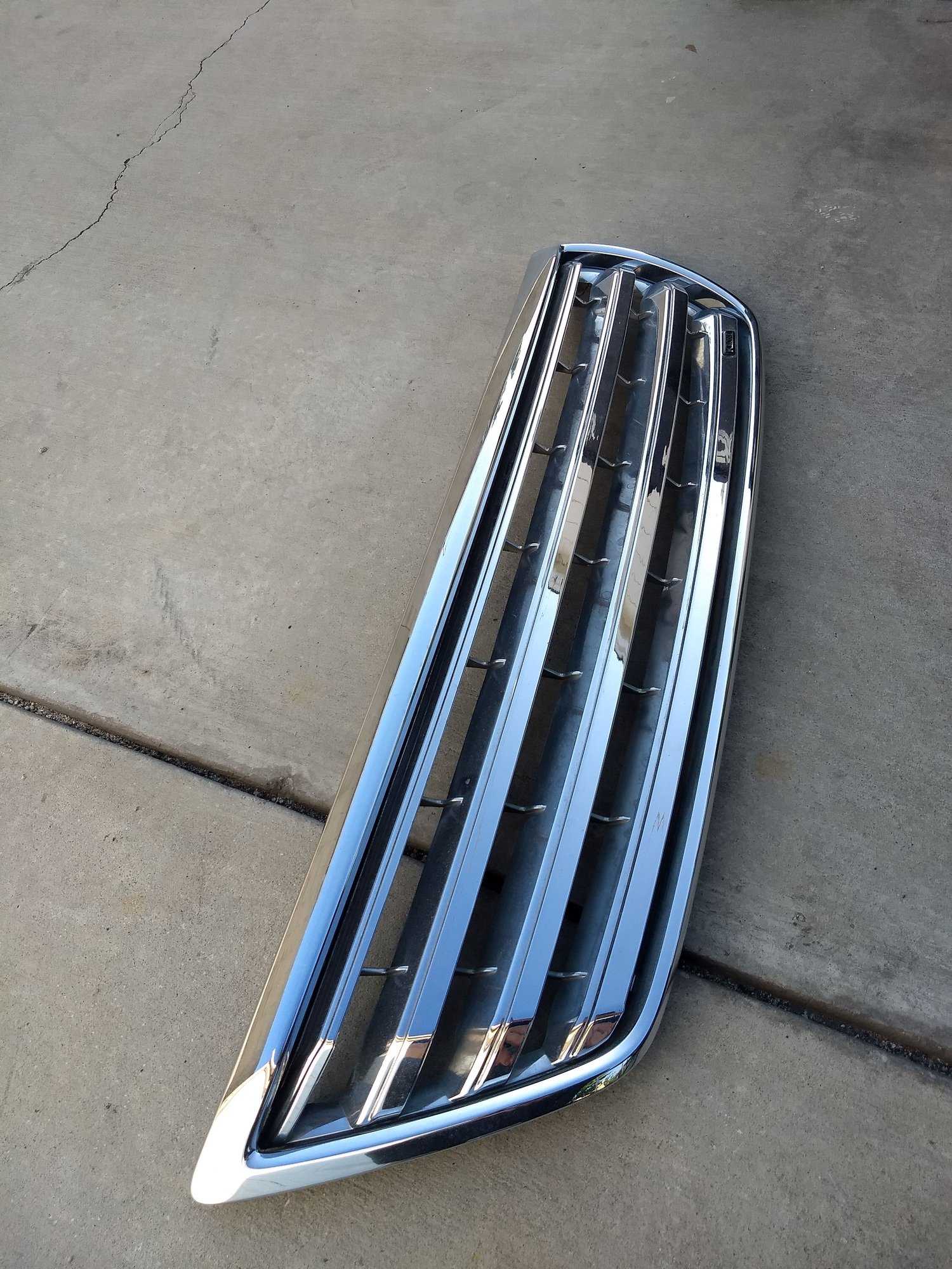 Exterior Body Parts - 04-06 Lexus LS430 front grill badgeless RARE big spokes - Used - 2004 to 2006 Lexus LS430 - Rosemead, CA 91770, United States