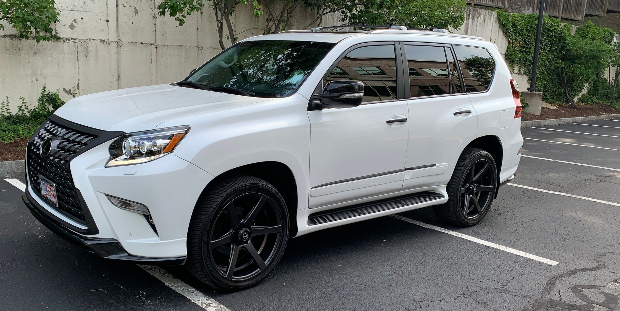 Exterior Body Parts - Lexus gx460 sport front lip oem - Used - 2014 to 2022 Lexus GX460 - Bedford, MA 01730, United States